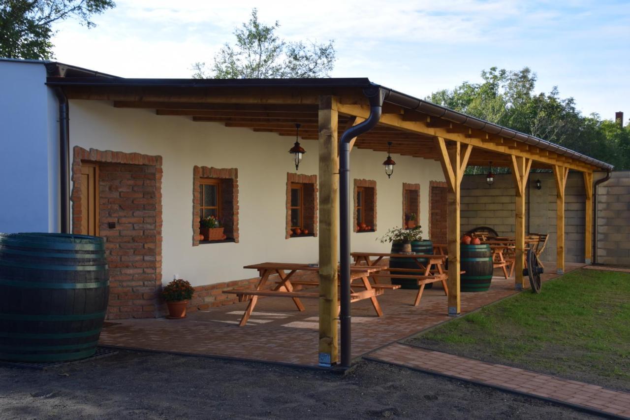 Comenius Moravus vinařský dvůr Mikulov Exteriér fotografie