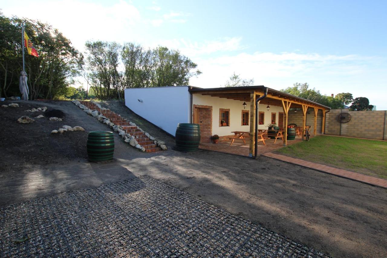 Comenius Moravus vinařský dvůr Mikulov Exteriér fotografie