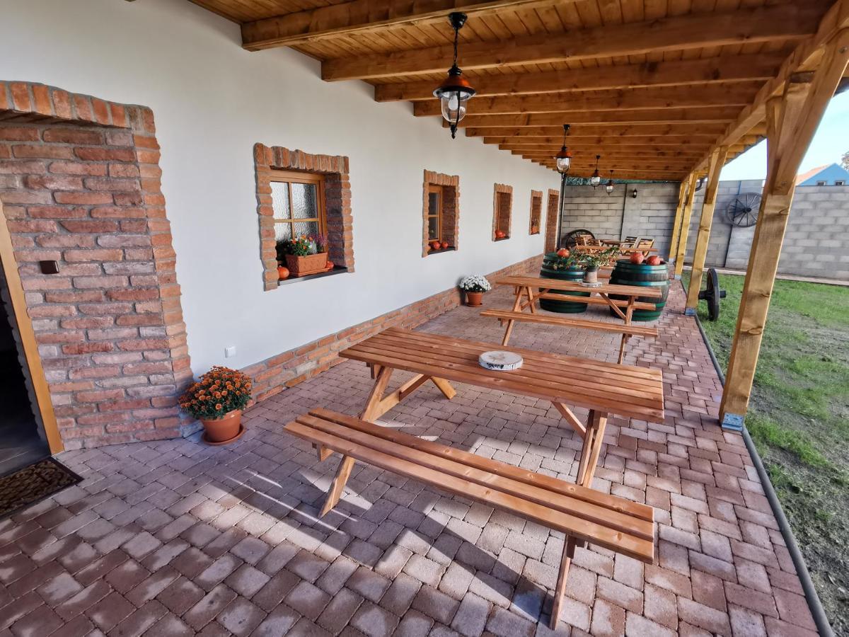 Comenius Moravus vinařský dvůr Mikulov Exteriér fotografie